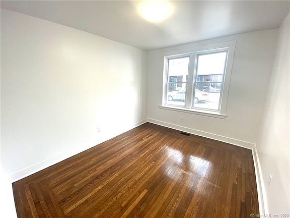 4th image of 831 Whalley Ave #3