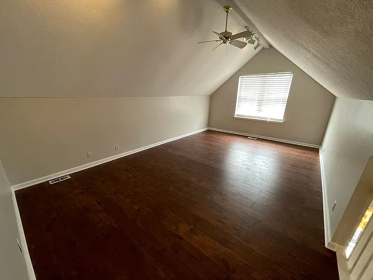 6015 Mercury Dr — Photo 20