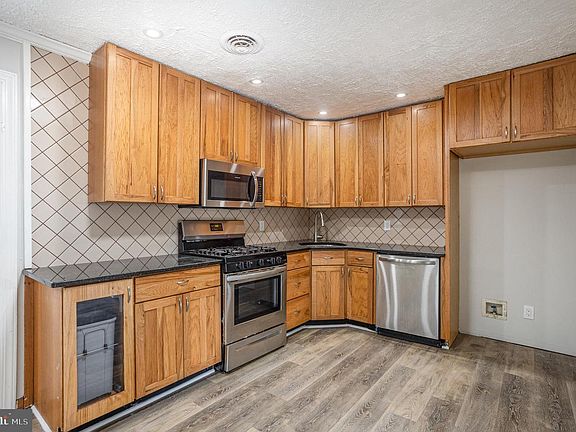 4th image of 1232 Continental Rd