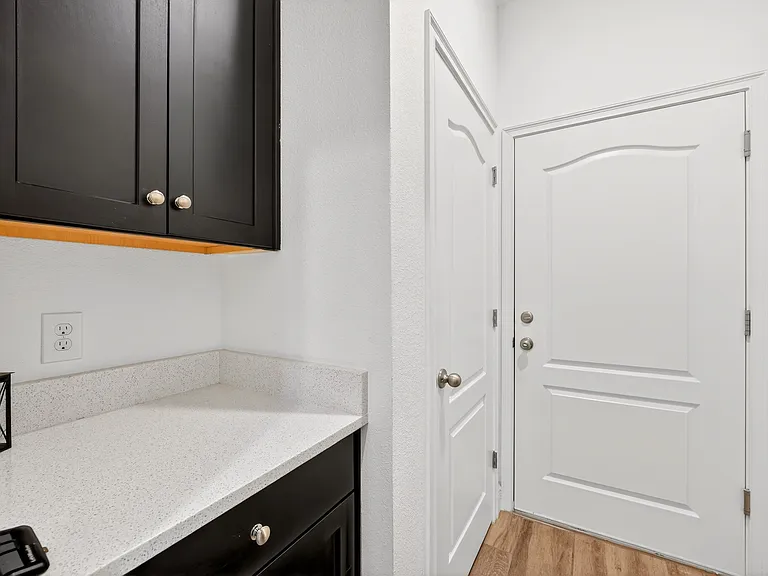 8412 Karrer Ter — Photo 35