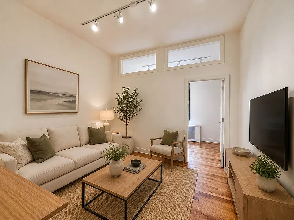 31 E 21st St #4D