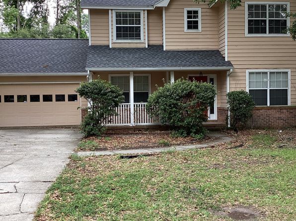 209 Hallowes Dr S