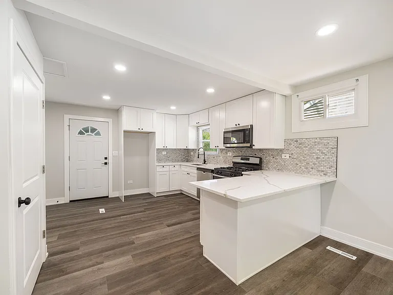 16752 Artesian Ave — Photo 5