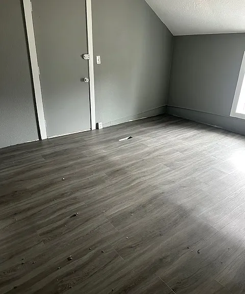 837 Niagara St — Photo 6