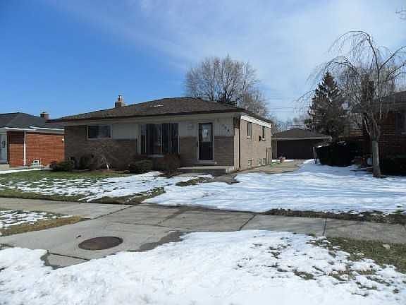 3rd image of 31638 Iroquois Dr