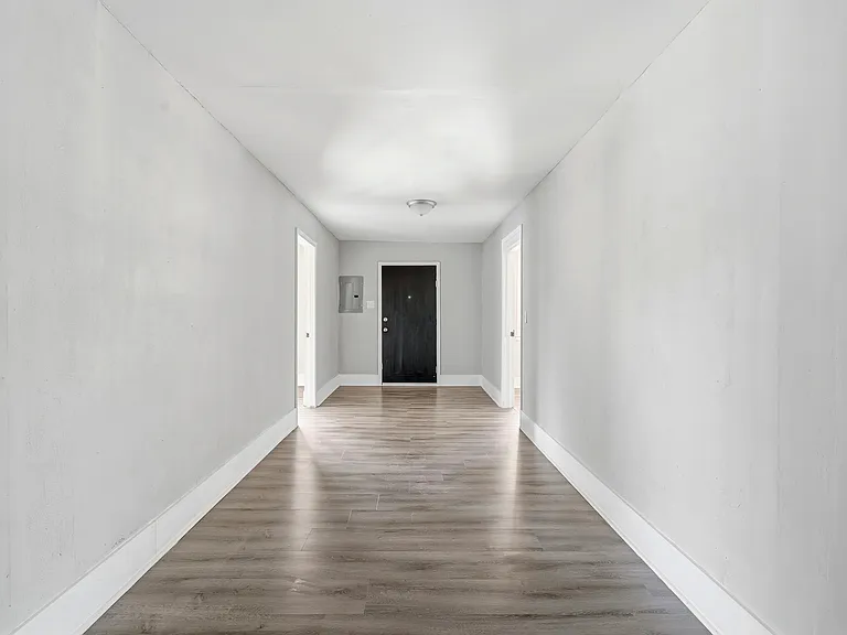 925 Elm St — Photo 8