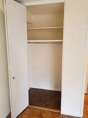 Rented by Manhattan Apartment Organization | media 37