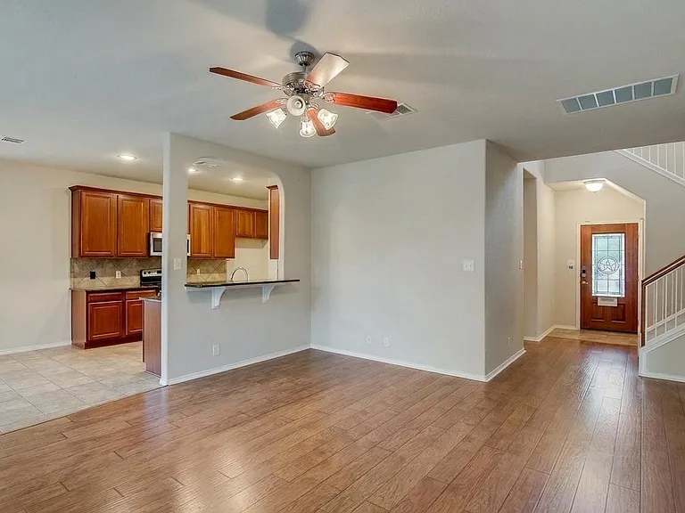 1821 Golden Arrow Ave — Photo 8
