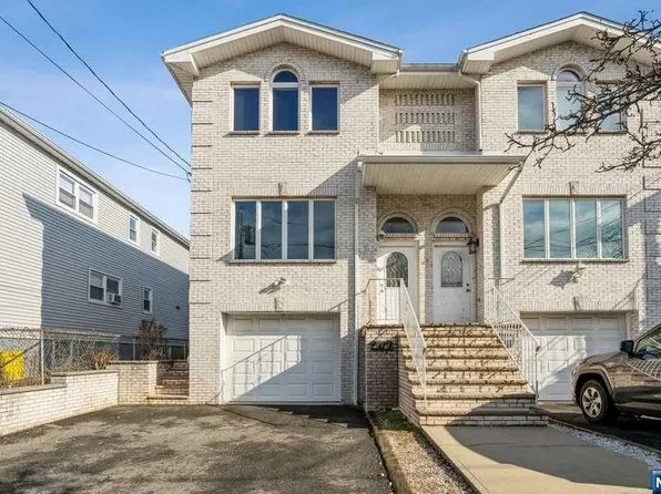 69A Liberty Pl #A, Palisades Park, NJ 07650