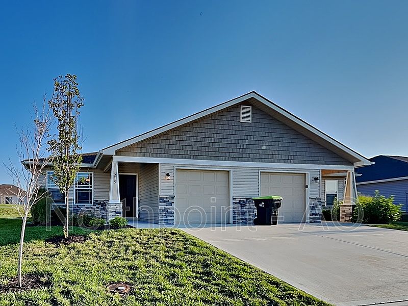 1st image of 215 Sunflower St