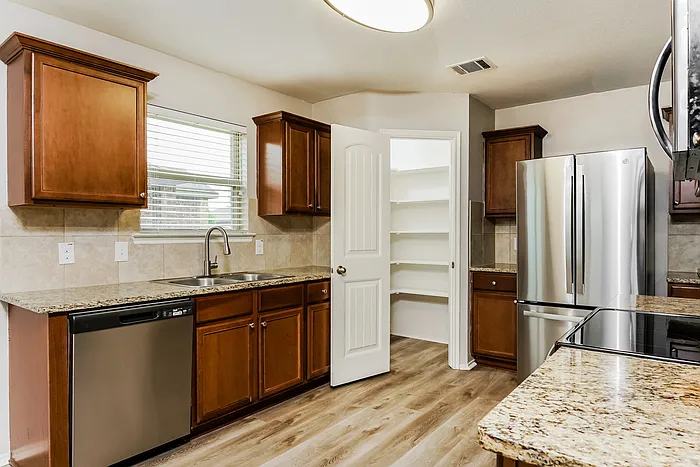 1207 Savannah Ridge Dr — Photo 6