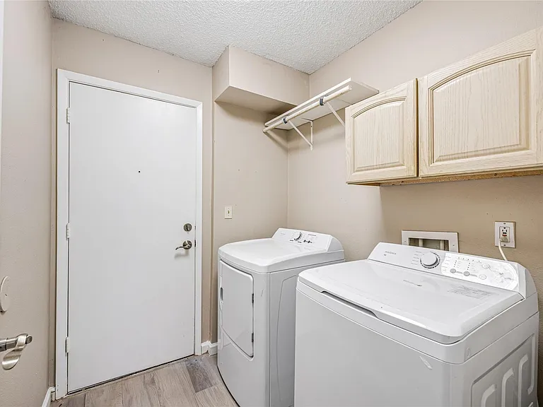 2602 Planters Row — Photo 26