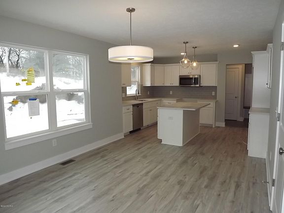 3rd image of 1610 Summit Crest Ct NE
