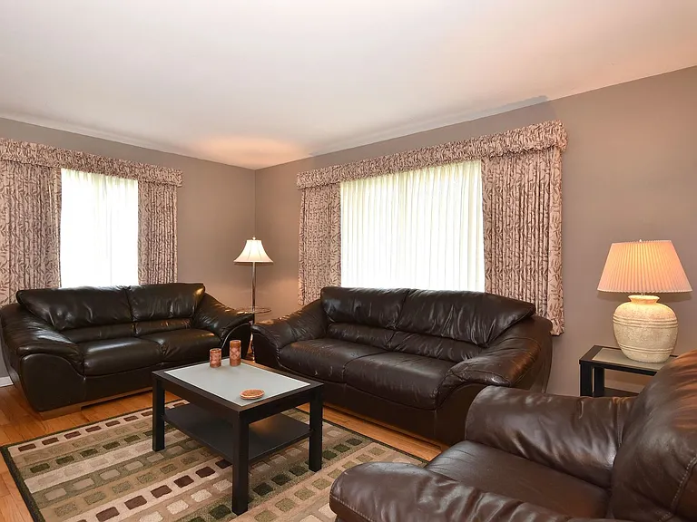 861 S Hawthorne Ave — Photo 10