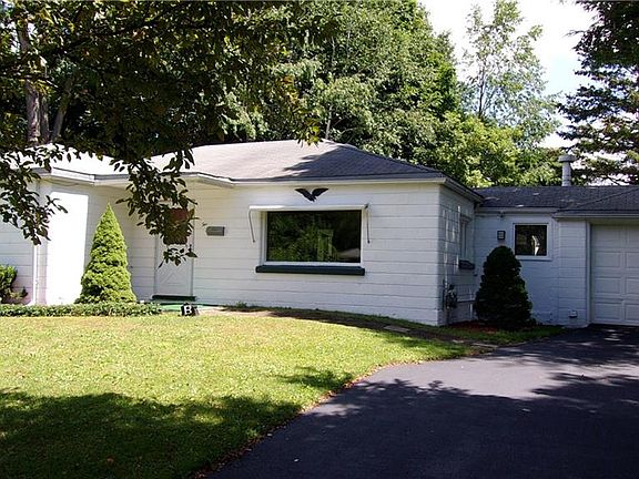 3rd image of 2 Meadowbrook Ct