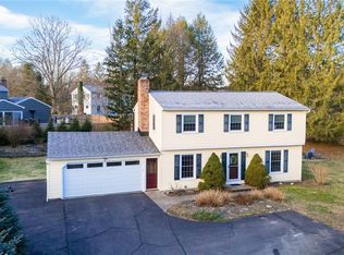 5 Sugarwood Dr, Pittsford, NY 14534