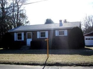 34 Newhouse St, Springfield, MA 01118