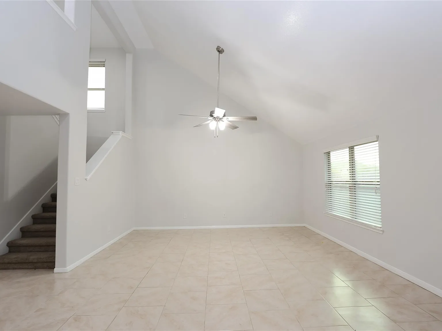 4 bed, 3.5 bath, 2545 sqft, $2,700 — Photo 3