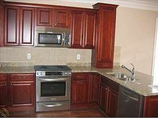 4th image of 1233 Emmons Ave