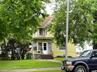 437 6th Ave S, Clinton, IA 52732
