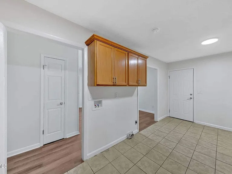 528 Parrish Ln — Photo 17