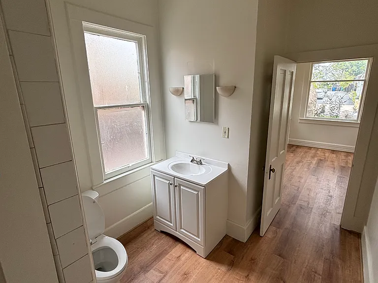 411 W De La Guerra St — Photo 12