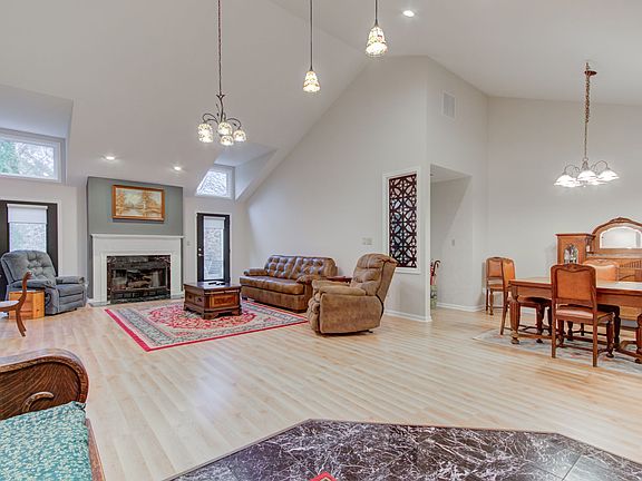 5th image of 4489 Clairborne Way