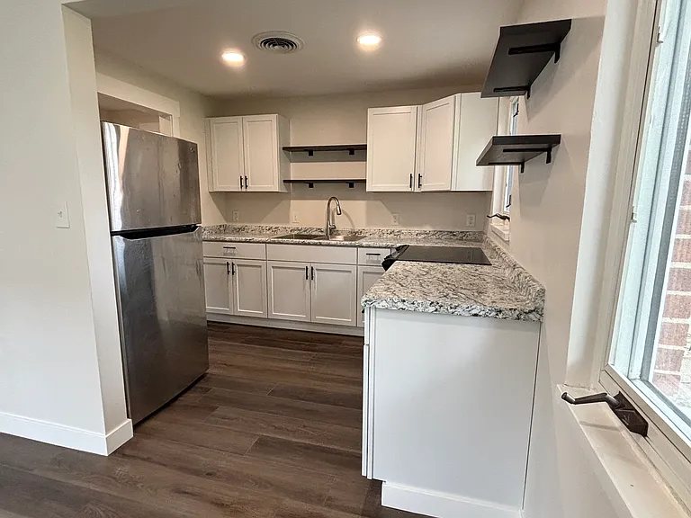 2625 Oakley Ave — Photo 6