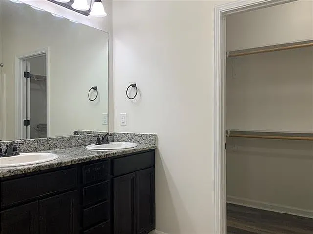 11112 Regency Ave — Photo 10
