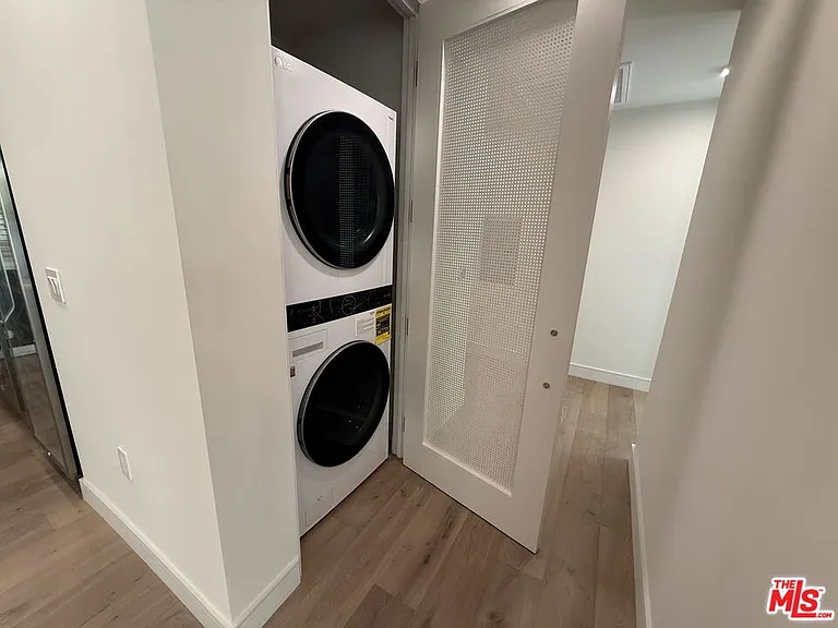 505 S Barrington Ave #106 — Photo 17