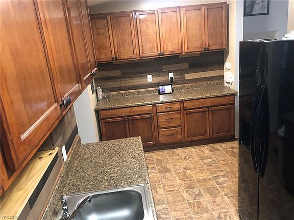 5th image of 430 Longfellow St