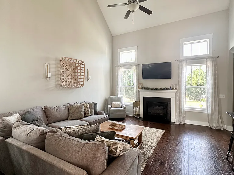 30 Lucerne Ct — Photo 4
