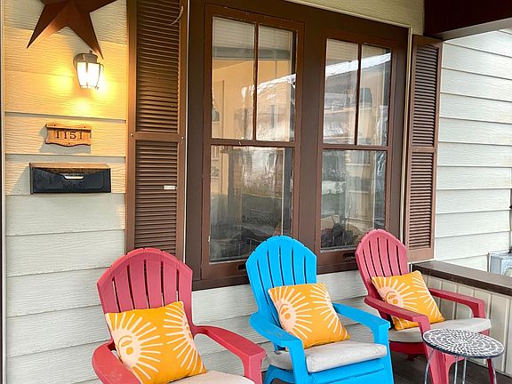 Front porch (furnishings not included in rental)