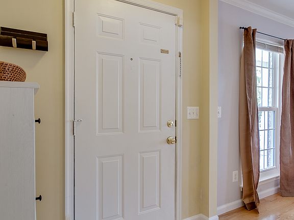3rd image of 71 Newbury Dr