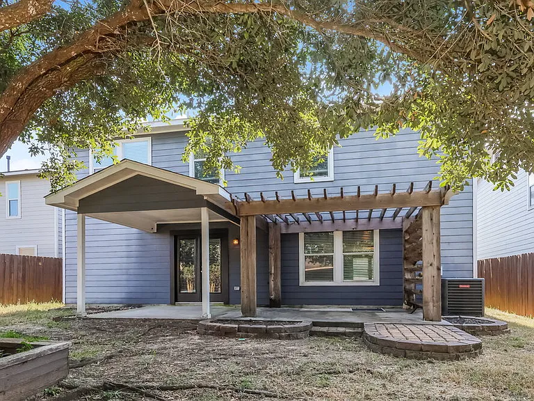 302 Falling Pine Dr — Photo 17