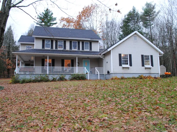 565 Whittier Rd, Farmington, ME 04938