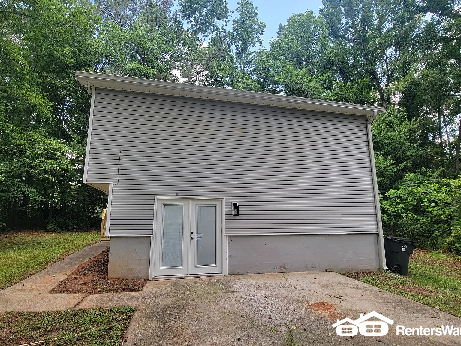 Renovated Split Level 4 Bedroom home in Lawrenceville — Photo 2