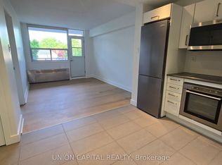 230 Oak St #309, Toronto, ON M5A 2E2