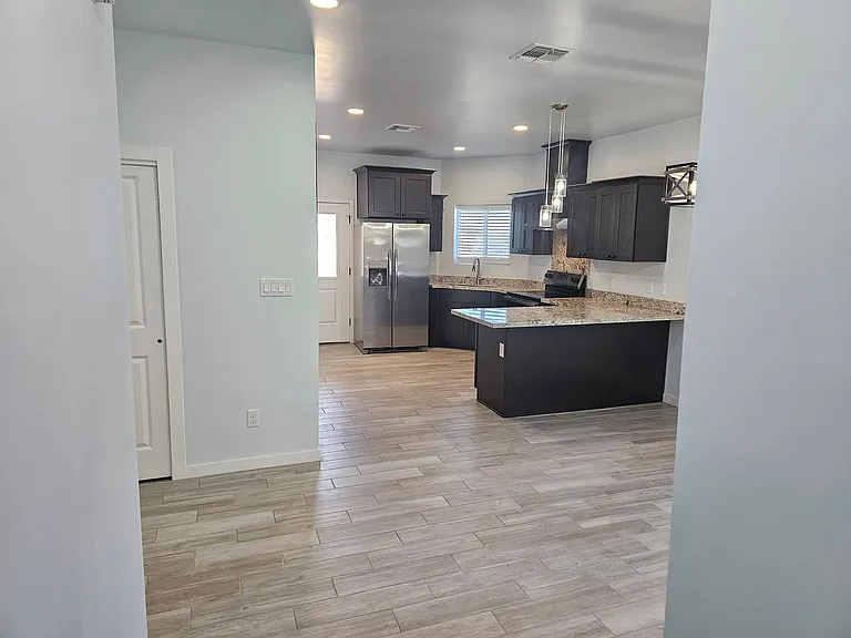 1598 N 9th Ave — Photo 6