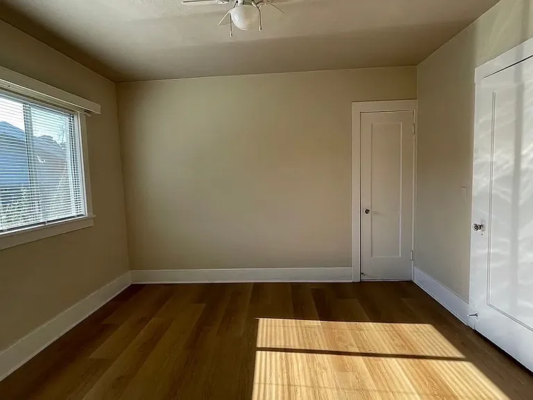 1624 Macarthur Blvd — Photo 3