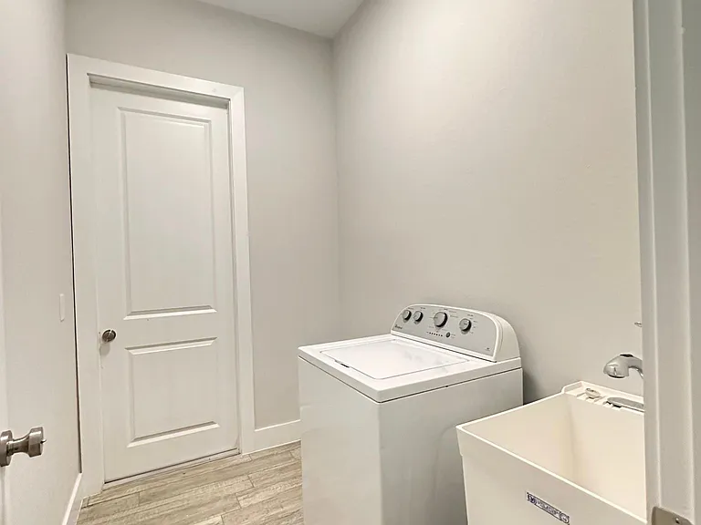 1219 Michael Ave — Photo 30