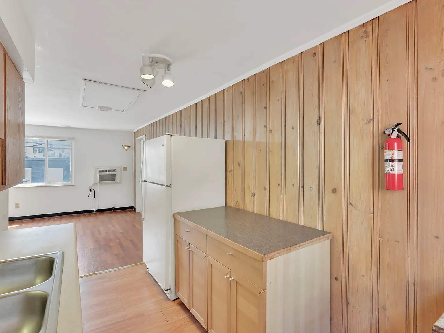 2 bed, 950 sqft, $1,300 — Photo 3