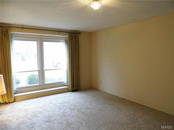 5th image of 224 Fawn Meadows Dr