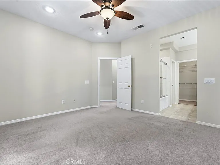 56 Modesto — Photo 18