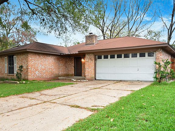 3rd image of 323 Edgeton Ct