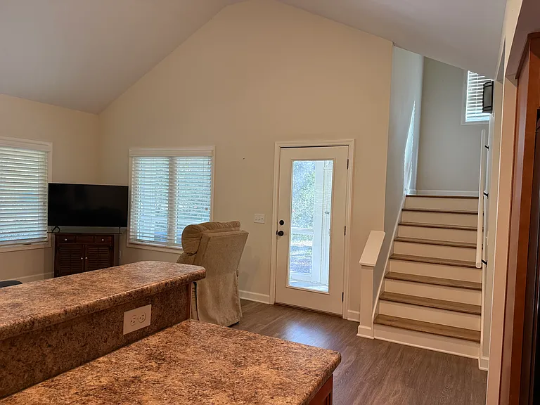 910 Honey Hill Rd — Photo 8