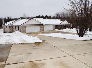 5151 Hemlock Ln, Geneva, OH 44041