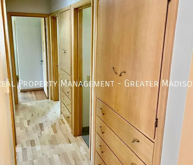6003 Queens Way — Photo 11