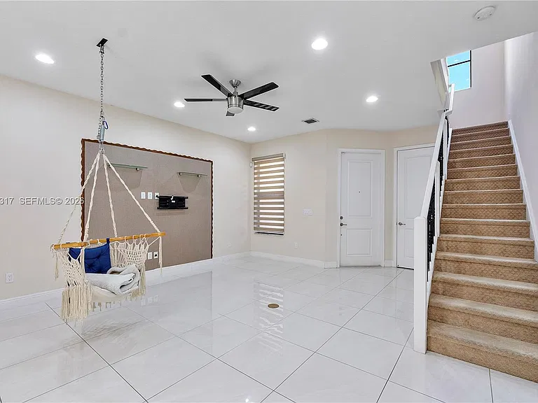 20914 NW 1st Dr — Photo 2