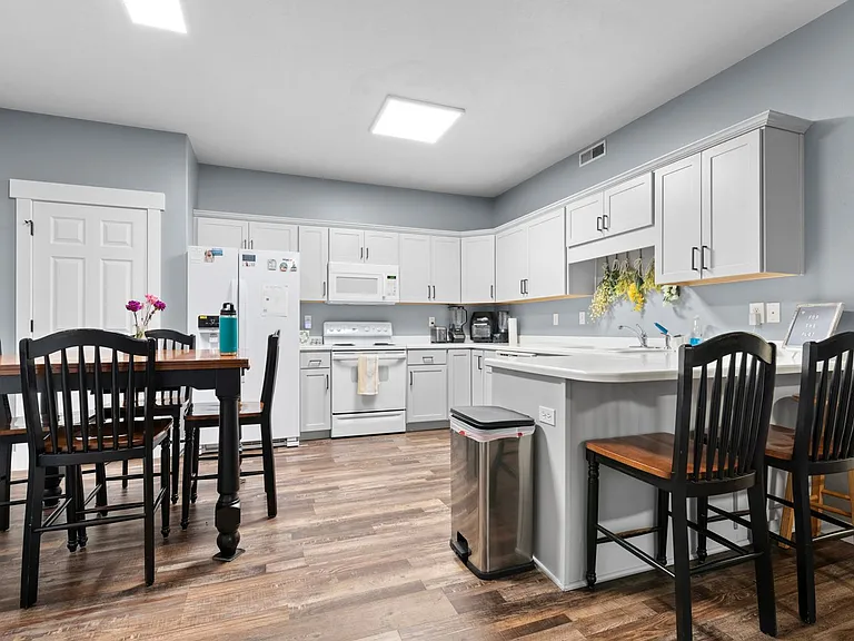 331 N Belmont Pl #235 — Photo 5